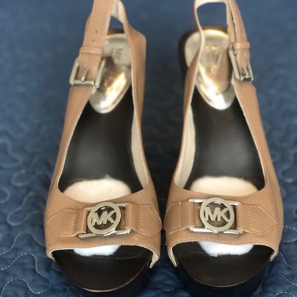 Michael Kors wedges - Picture 1 of 4